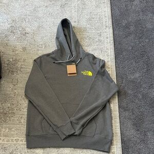 The North Face Men’s Medium Parks Heather Gray Hoodie. NWT’s.